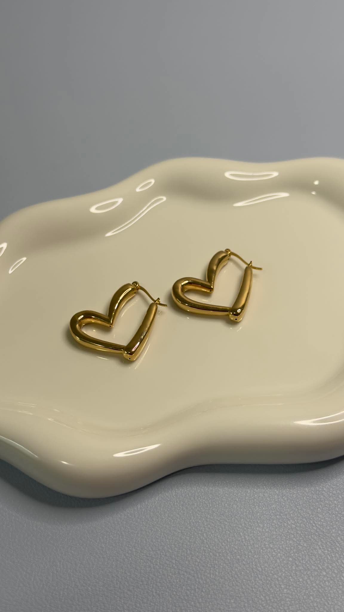 Gold heart hoop earrings